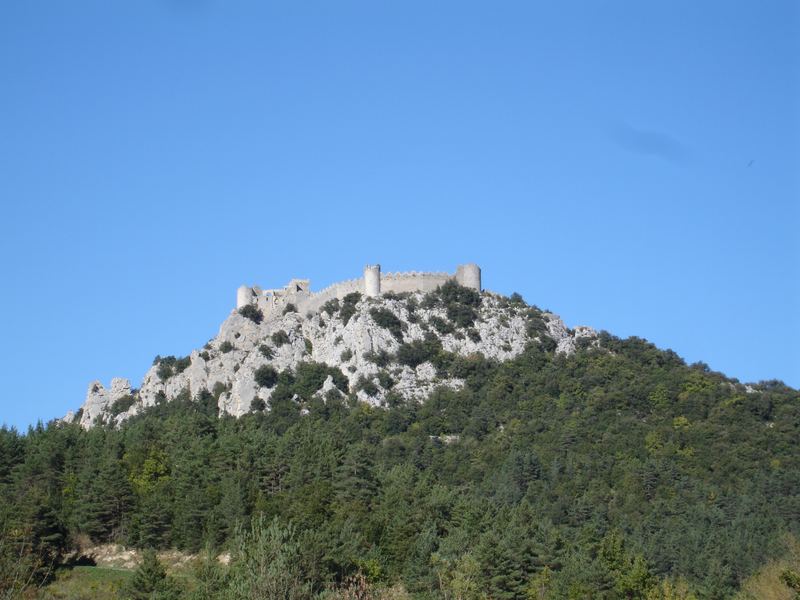Château de Puilaurens perché dans la montagne