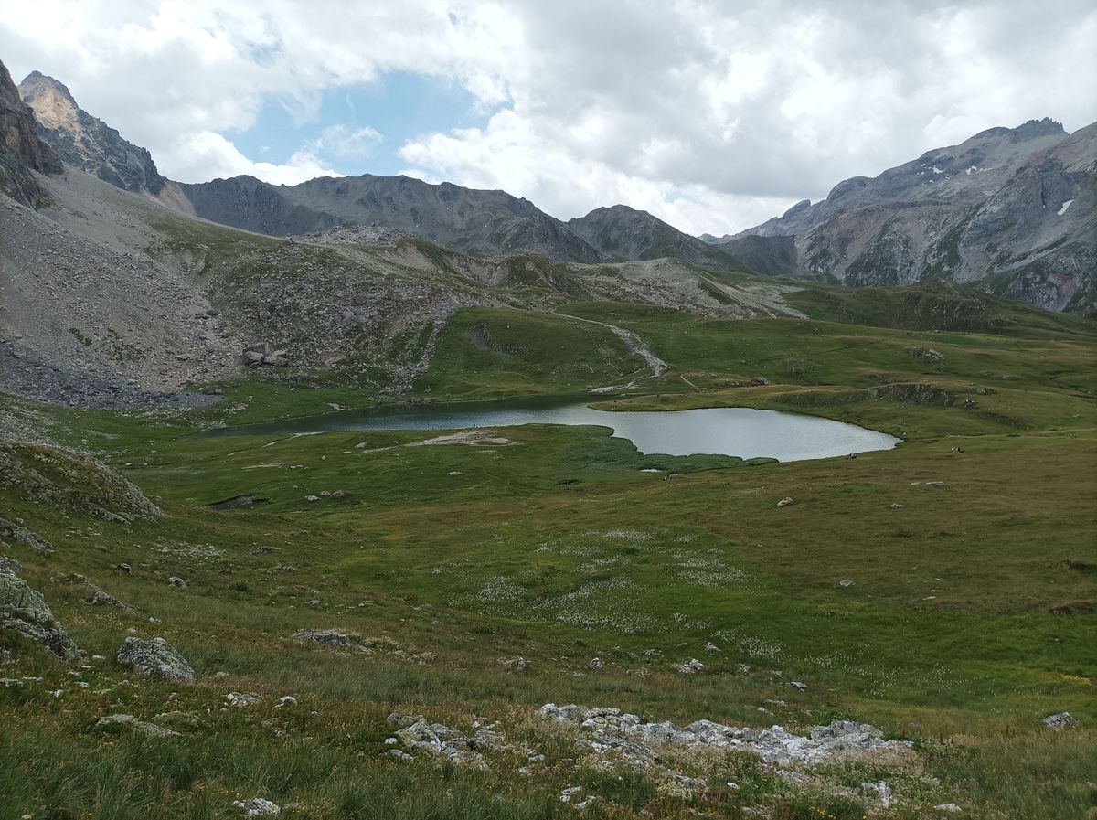 Lac des Cerces dans le massif des Cerces