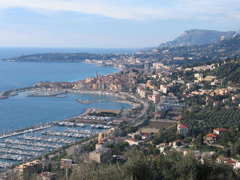 Menton, arrivée du GR52 sur la Méditerranée