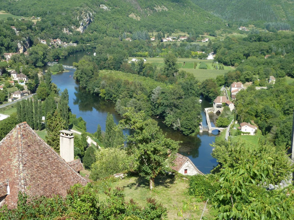 Saint-Cirq-Lapopie perché au-dessus de la vallée du Lot